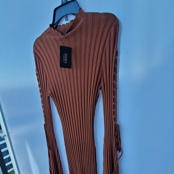 Hera Brown Dress with Bell Sleeves - Picture 3 of 3